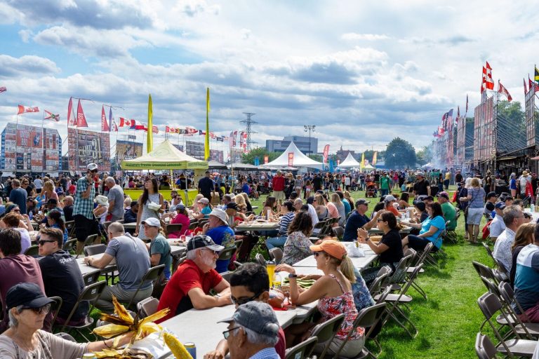 Canada's Largest Ribfest - Crowd
